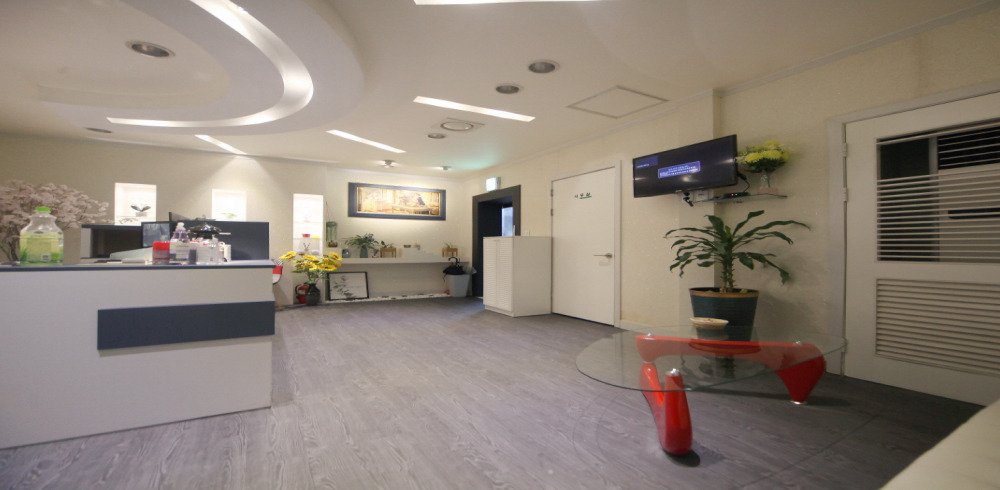 망포동 스웨디시 전문 스웨&로미의 깔끔하고 정돈된 내부 전경