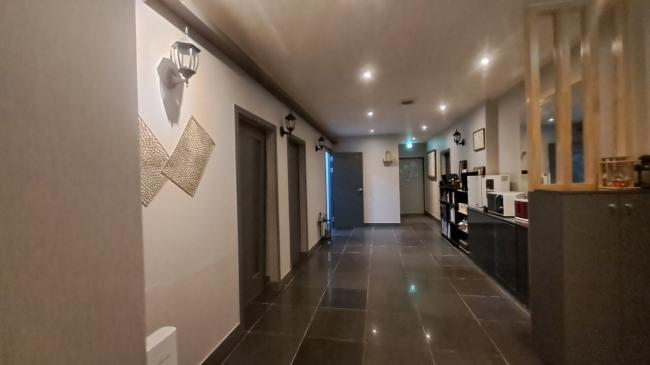 용원동 한국마사지 전문 휘테라피의 깔끔하고 정돈된 내부 전경