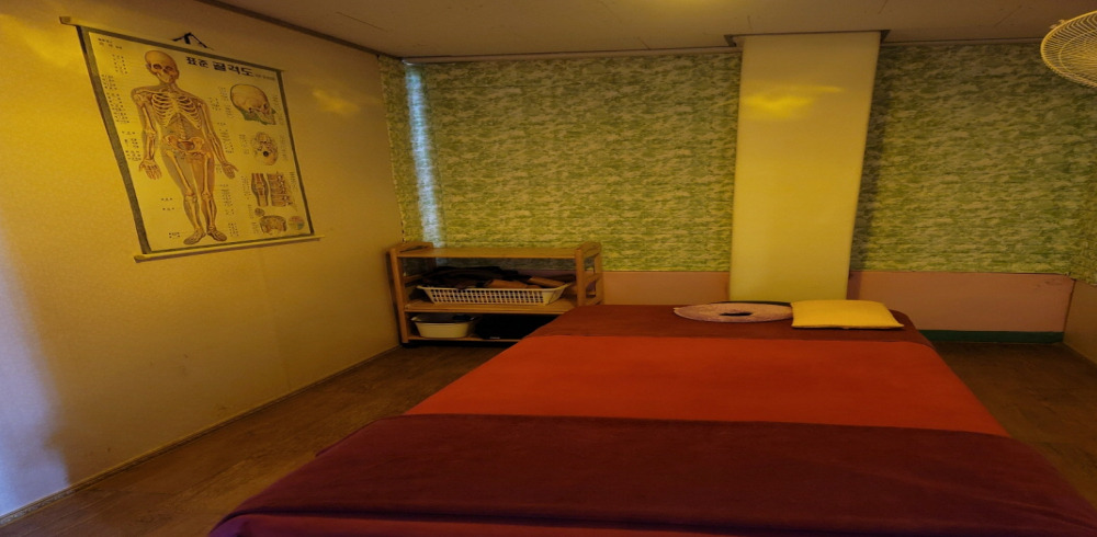 태국마사지 서비스가 제공되는 동명동 올인아로마 매장 내부 사진