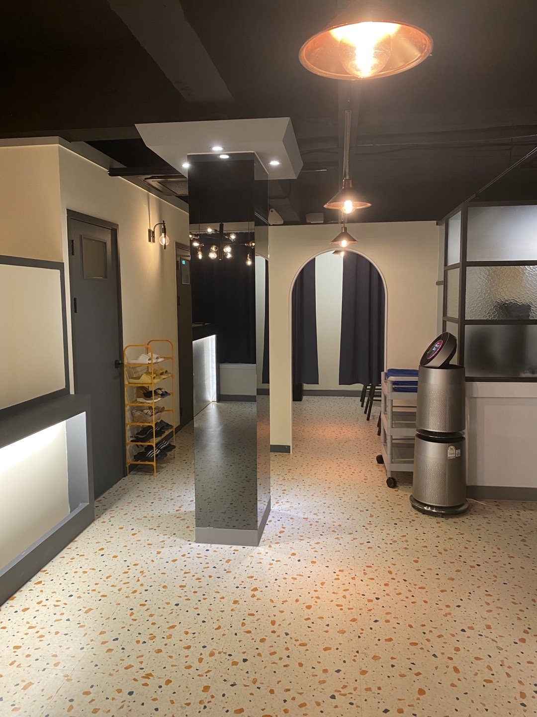 온천동 한국마사지 전문 TOILET스포츠마사지의 깔끔하고 정돈된 내부 전경