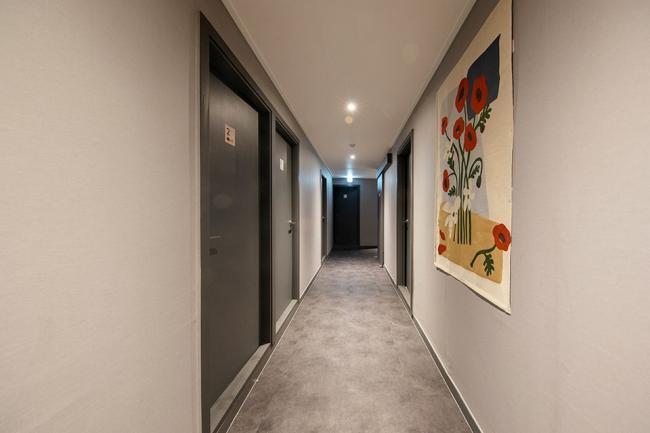 각산동 한국관리사 마사지샵 썬테라피의 쾌적한 관리실 내부 모습