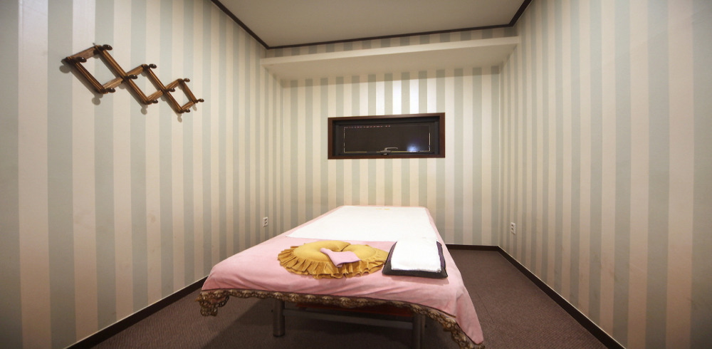 고덕동 중국관리사 마사지샵 황제아로마의 쾌적한 관리실 내부 모습