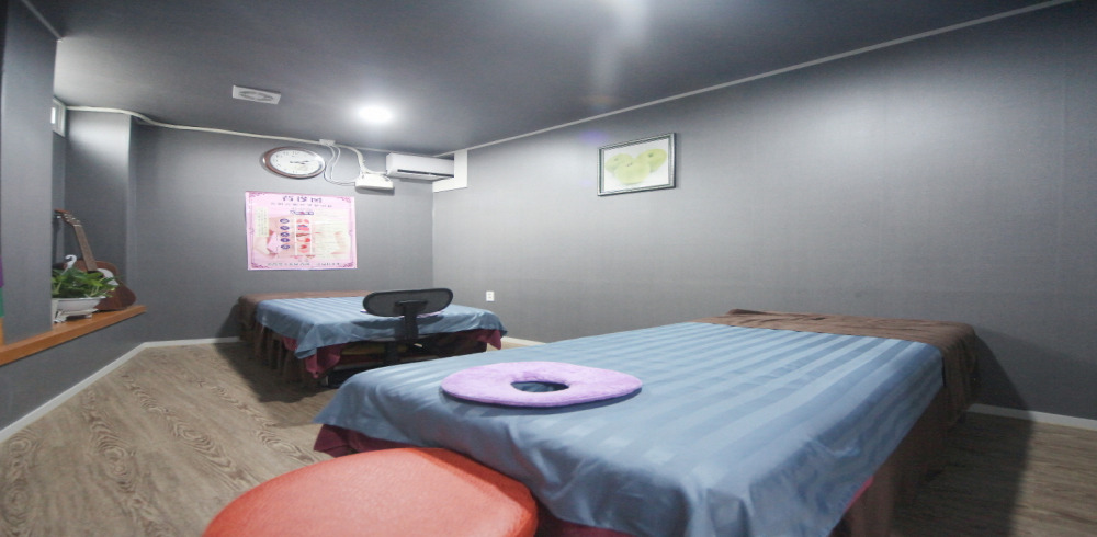 송림동 중국마사지 전문 송림테라피의 깔끔하고 정돈된 내부 전경