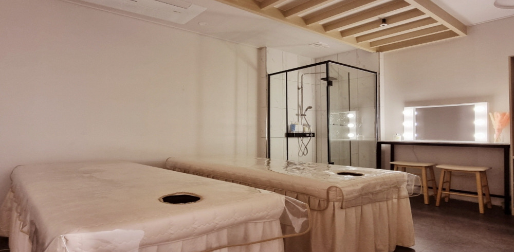 월평동 한국관리사 마사지샵 아마존스웨디시의 쾌적한 관리실 내부 모습