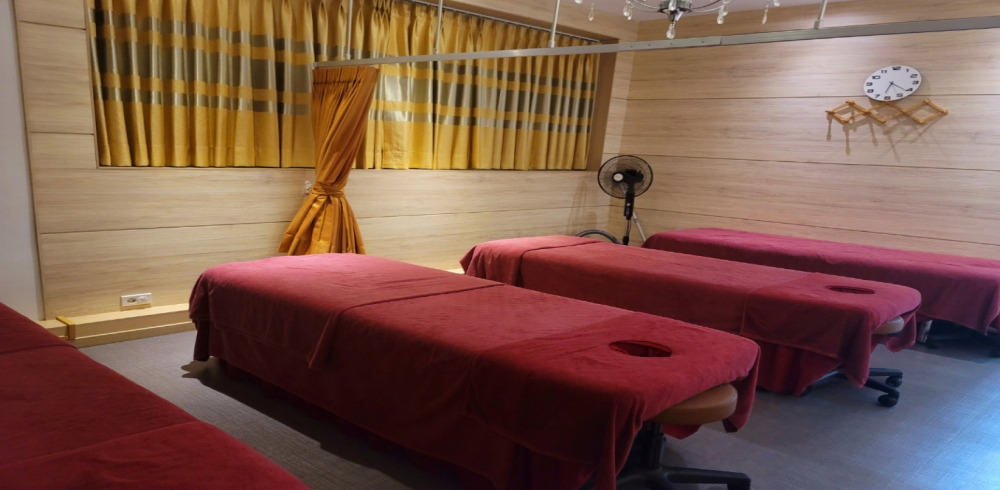 중문동 한국관리사 마사지샵 중문아로마의 쾌적한 관리실 내부 모습