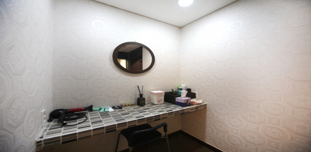 사직동 한국관리사 마사지샵 이상윤 경혈마사지의 쾌적한 관리실 내부 모습