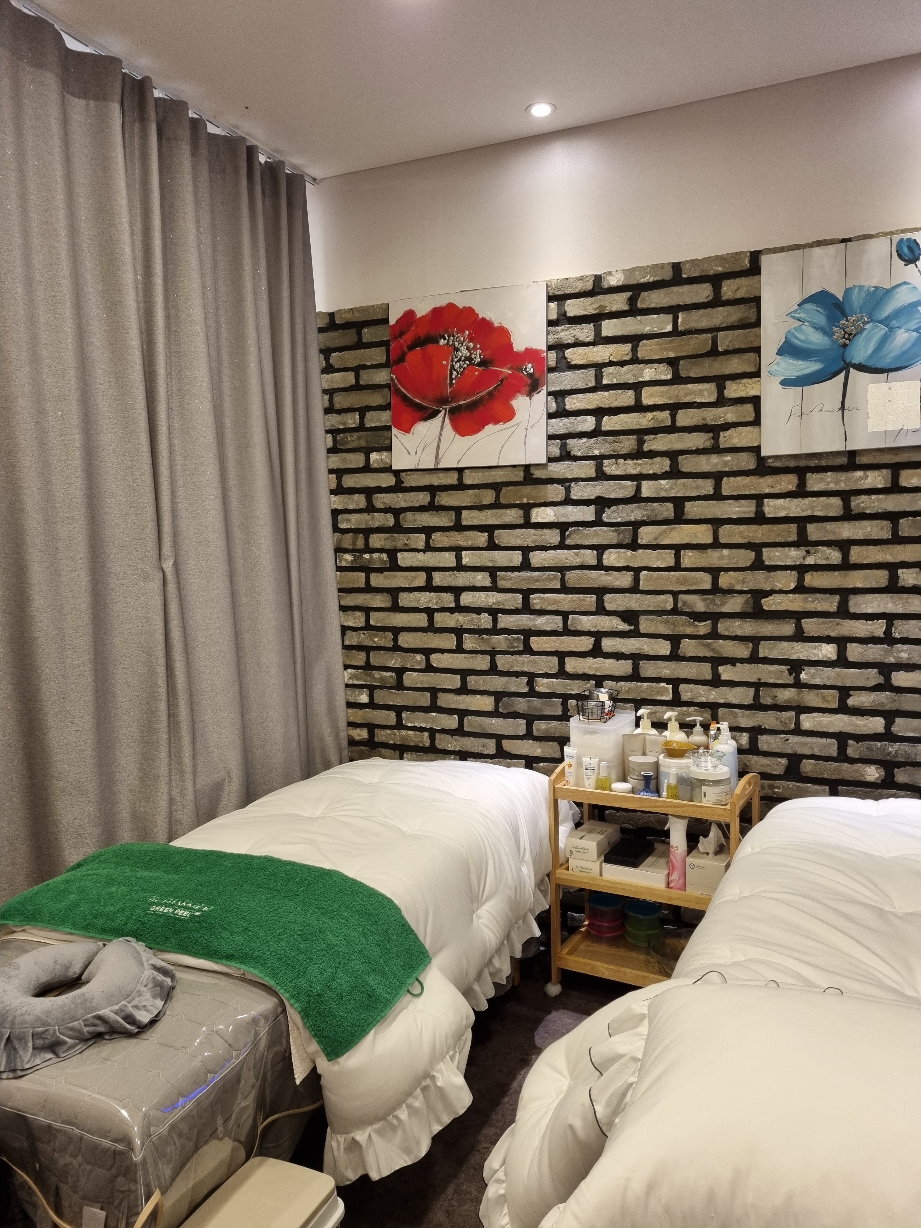 피부사랑 들어화 - 옥수동 버티고개역,금호역,옥수역 인근 산전/산후 전문 마사지 매장 전경