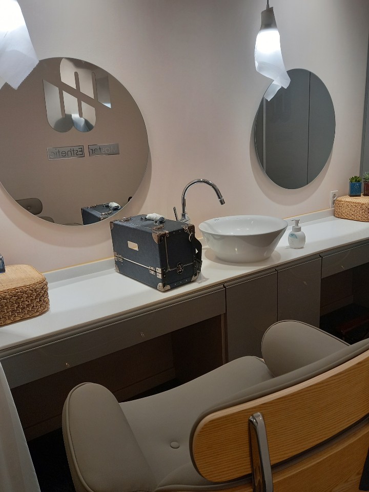 산전/산후 서비스가 제공되는 송도동 마스터에스테틱 매장 내부 사진