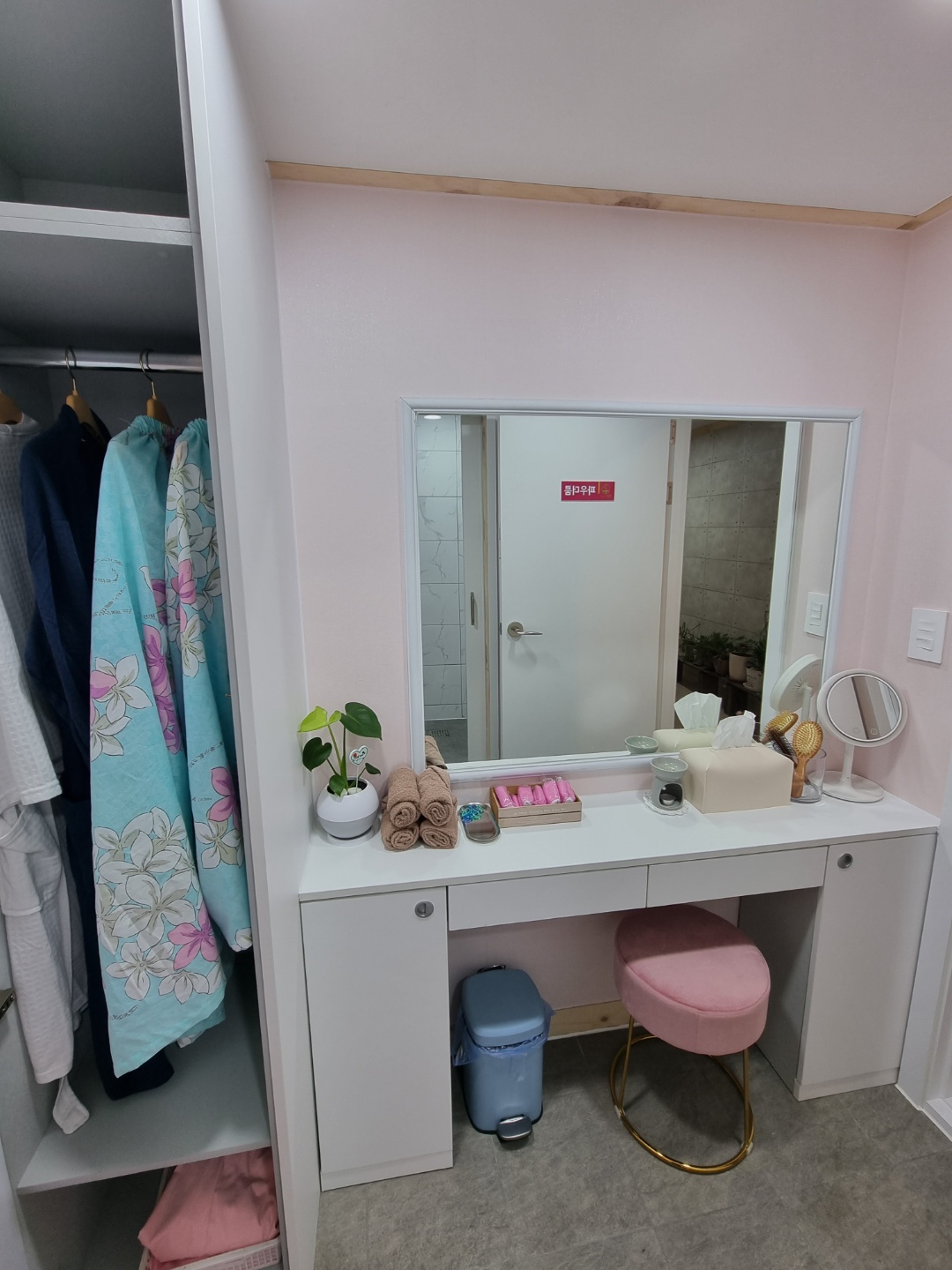 양벌동 산전/산후 전문 수플라워에스테틱의 깔끔하고 정돈된 내부 전경