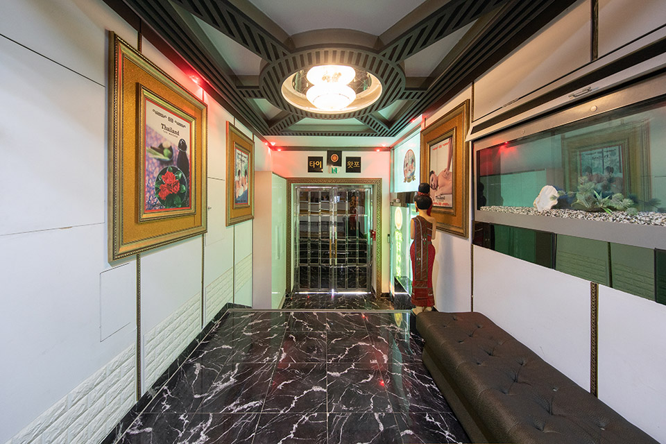 황상동 태국마사지 전문 로얄타이마사지의 깔끔하고 정돈된 내부 전경