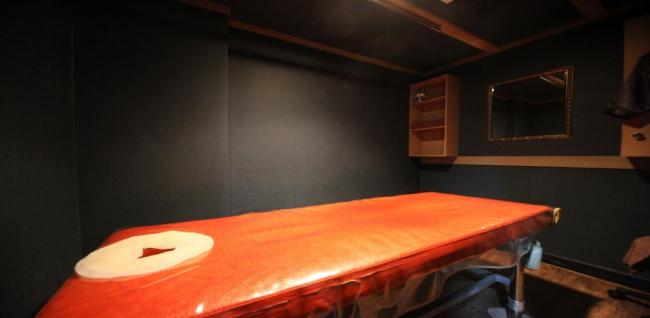 가락동 태국관리사 마사지샵 금빛스웨디시&아로마의 쾌적한 관리실 내부 모습