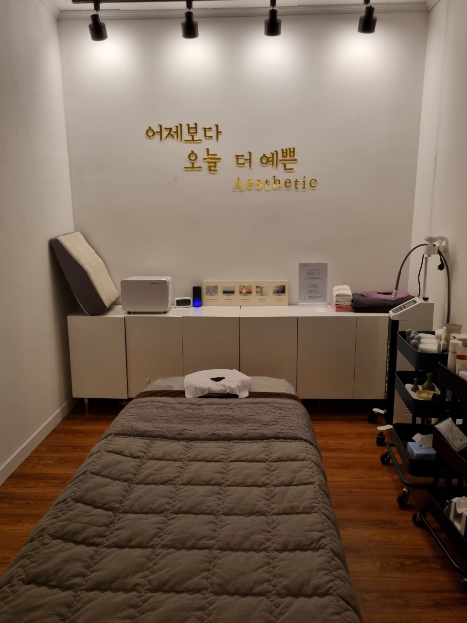 산전/산후 서비스가 제공되는 탄방동 어제보다오늘더예쁜 매장 내부 사진