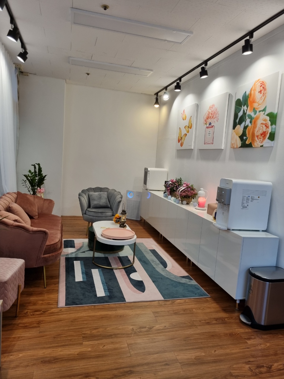 산전/산후 서비스가 제공되는 탄방동 어제보다오늘더예쁜 매장 내부 사진