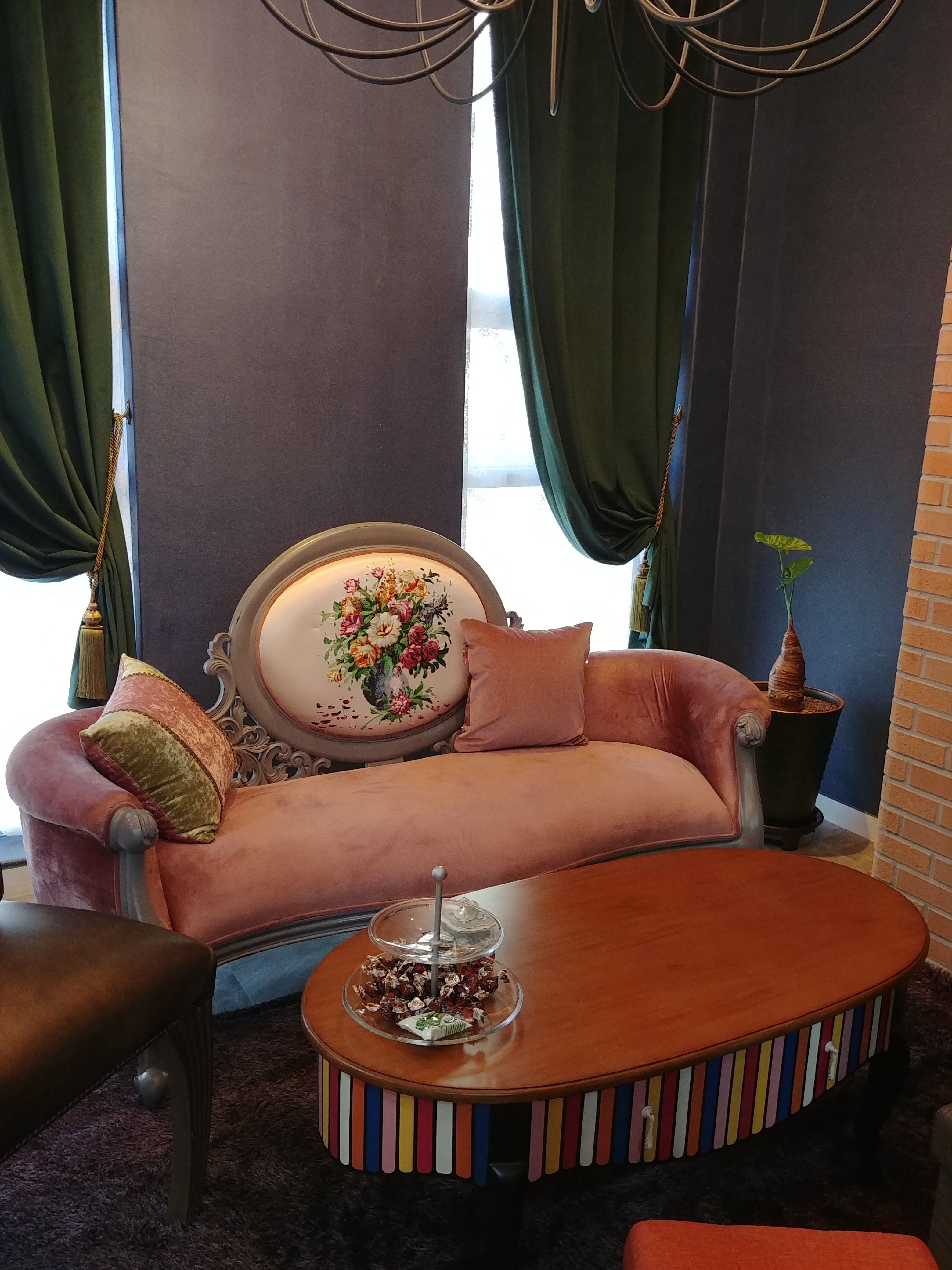 각산동 산전/산후 전문 스파더캐슬의 깔끔하고 정돈된 내부 전경