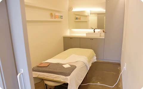 여래리 한국관리사 마사지샵 더웰에스테틱의 쾌적한 관리실 내부 모습