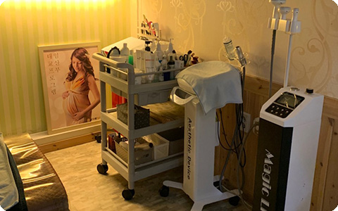 원리 한국관리사 마사지샵 뷰티앤맘 포항문덕점의 쾌적한 관리실 내부 모습