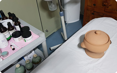 교동리 한국관리사 마사지샵 세이김오영 피부앤건강의 쾌적한 관리실 내부 모습