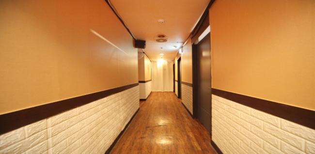 장항동 한국마사지 전문 TOP마사지의 깔끔하고 정돈된 내부 전경