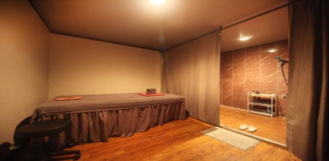 한국마사지 서비스가 제공되는 장항동 TOP마사지 매장 내부 사진