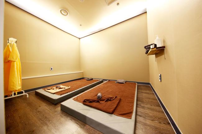 관양동 태국관리사 마사지샵 고온테라피의 쾌적한 관리실 내부 모습