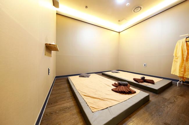 평촌역 인근 마사지 잘하는 곳 고온테라피 청결하게 관리된 내부 시설
