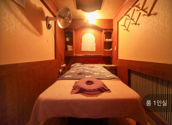 봉천동 중국마사지 전문 월드의 깔끔하고 정돈된 내부 전경