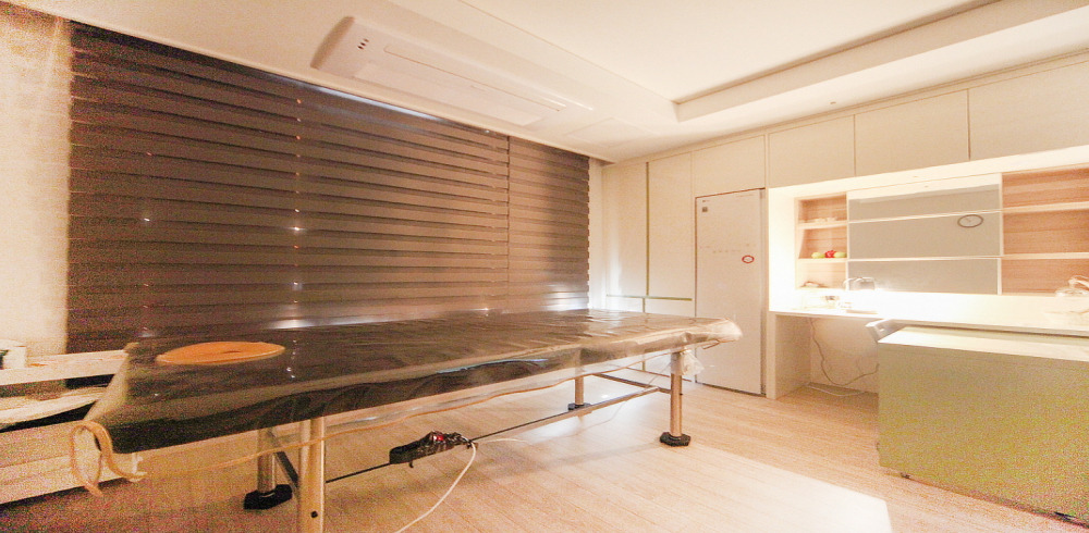 다산동 한국관리사 마사지샵 한마스웨디시의 쾌적한 관리실 내부 모습