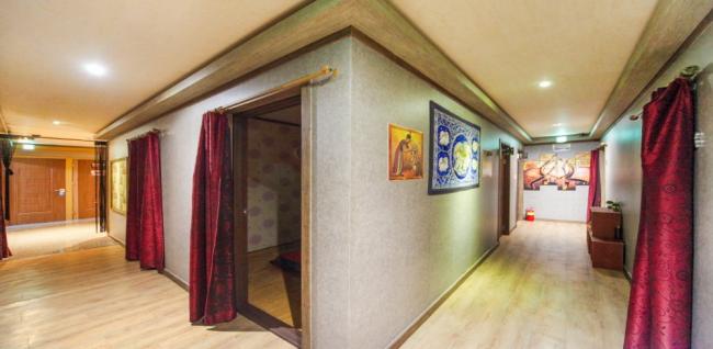 합성동 한국마사지 전문 렌타이의 깔끔하고 정돈된 내부 전경