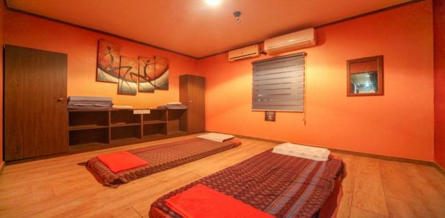 한국마사지 서비스가 제공되는 합성동 렌타이 매장 내부 사진