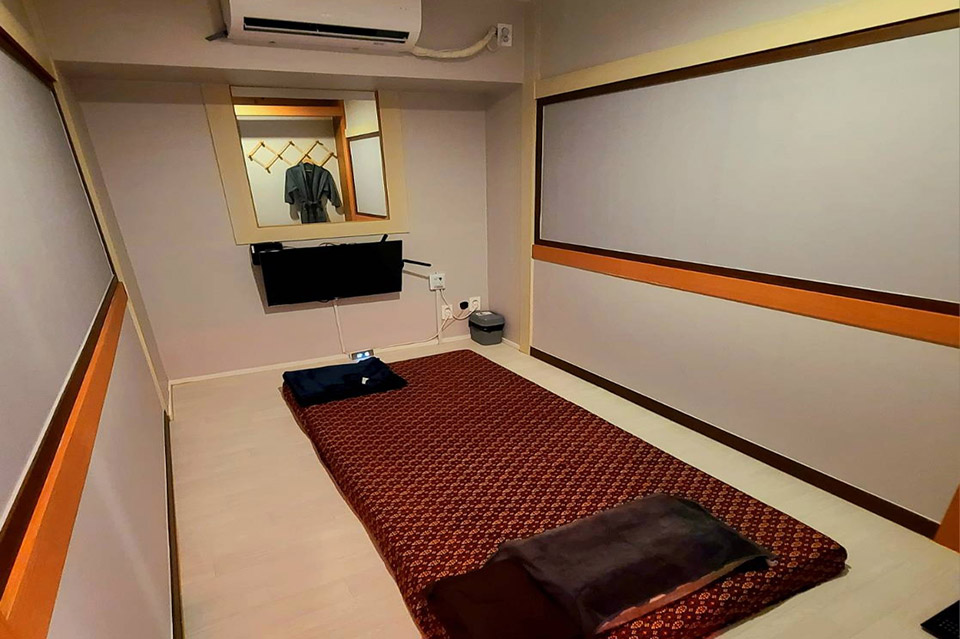 중리 한국관리사 마사지샵 란다테라피의 쾌적한 관리실 내부 모습