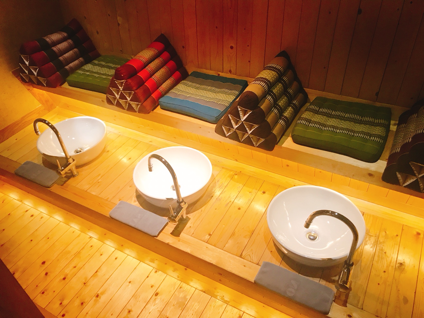 중리 인근 태국관리사 마사지 전문 해피타이의 아늑한 내부 시설 안내