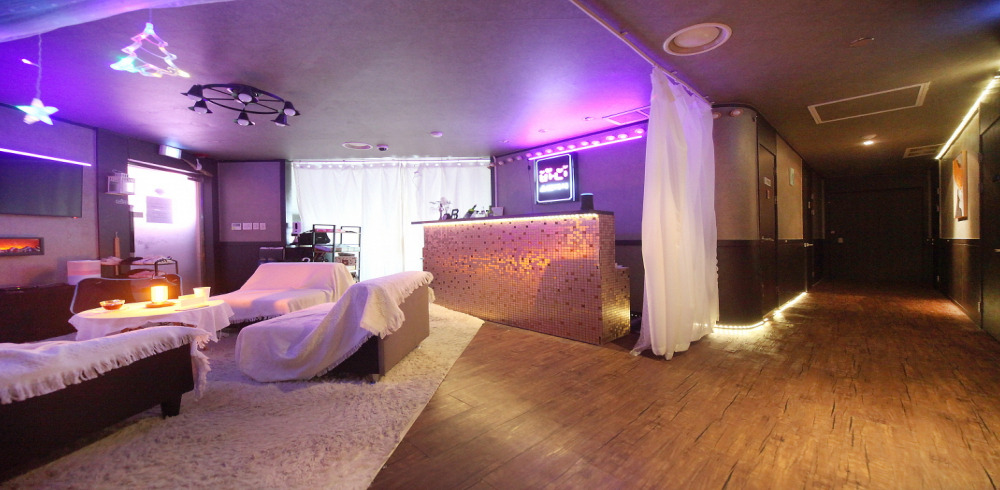 남현동 스웨디시 전문 바니스웨디시의 깔끔하고 정돈된 내부 전경