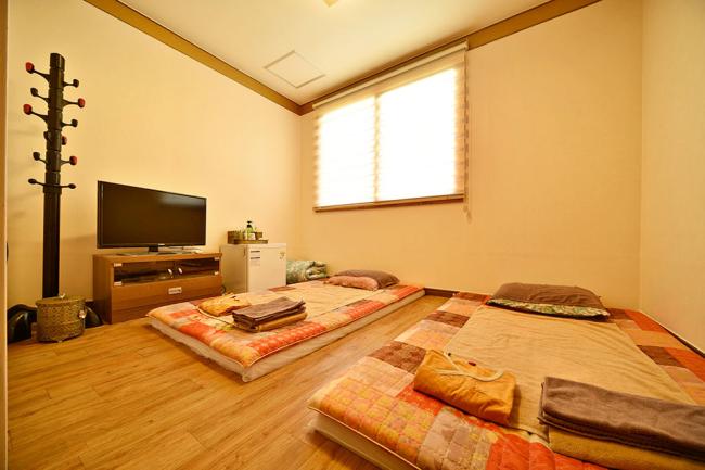 부전동 태국관리사 마사지샵 힐링타이왓포의 쾌적한 관리실 내부 모습