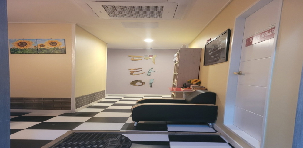 미평동 태국마사지 전문 더타이마사지의 깔끔하고 정돈된 내부 전경