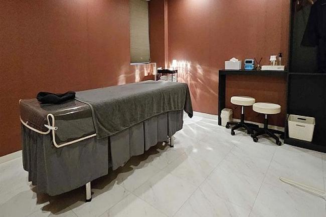 연동 한국관리사 마사지샵 꽃길테라피의 쾌적한 관리실 내부 모습