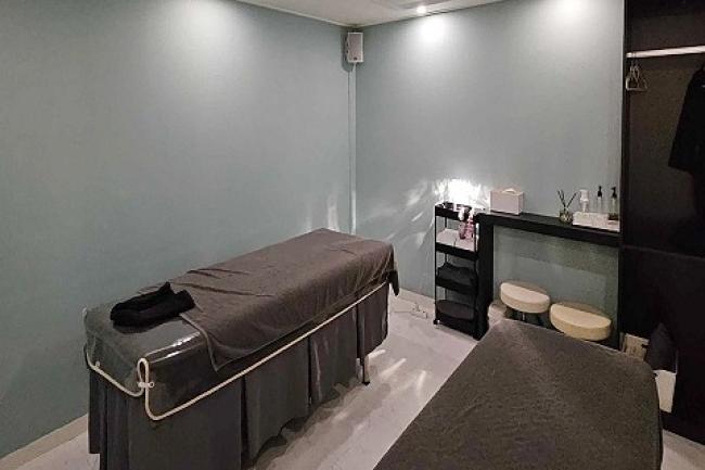 연동 스웨디시 전문 꽃길테라피의 깔끔하고 정돈된 내부 전경