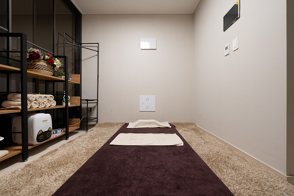 매학리 태국관리사 마사지샵 골드타이의 쾌적한 관리실 내부 모습