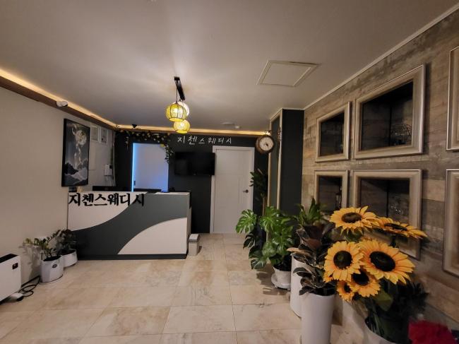 퇴계동 스웨디시 전문 지첸테라피의 깔끔하고 정돈된 내부 전경