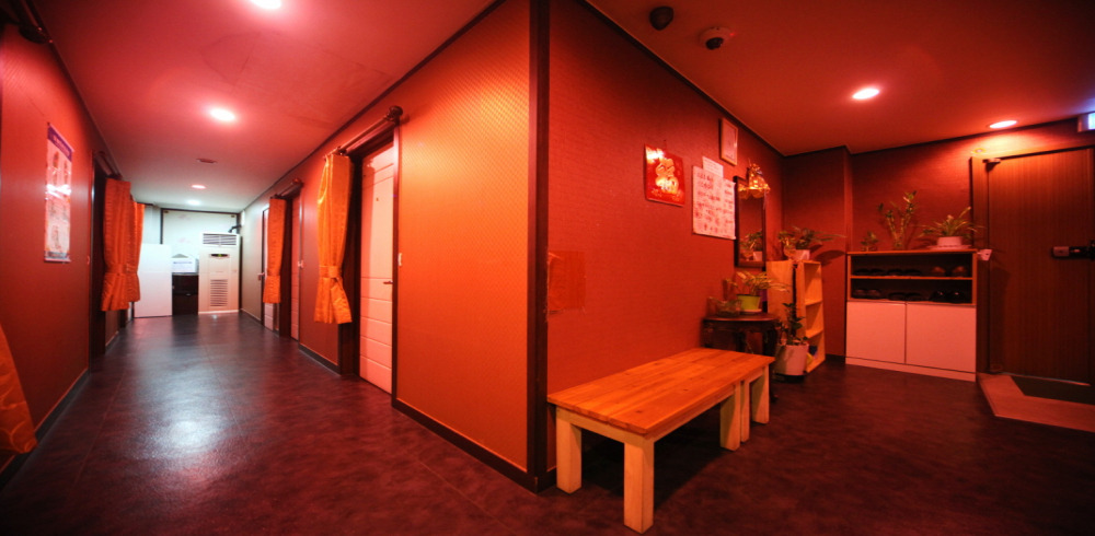 양재동 중국관리사 마사지샵 플러스아로마의 쾌적한 관리실 내부 모습