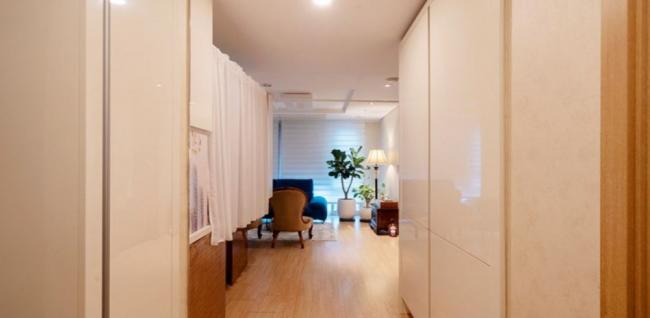 우동 한국마사지 전문 리셋아로마의 깔끔하고 정돈된 내부 전경