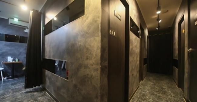 태국마사지 서비스가 제공되는 이동 콘타이 매장 내부 사진