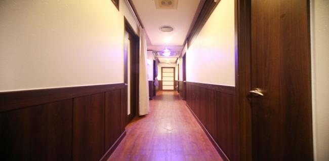 돈키호테라왁싱 - 장항동 정발산역,마두역 인근 주차가능, 24시간, 샤워가능, 남/여공용샵 완비된 마사지 시설