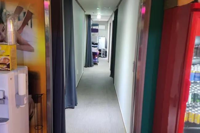 독도리 한국관리사 마사지샵 무니샵의 쾌적한 관리실 내부 모습