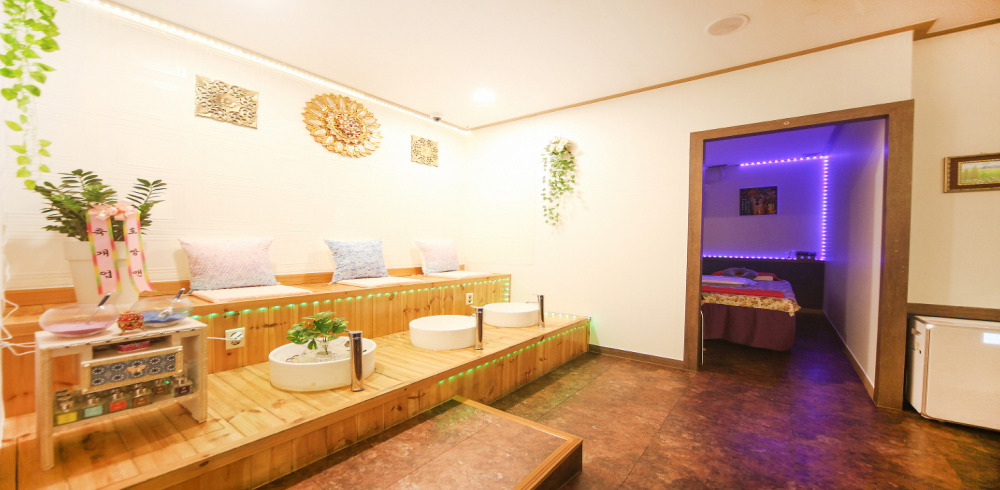 황실정통아로마 - 주교동 원당역 인근 태국마사지 전문 마사지 매장 전경