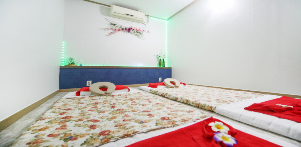 주교동 태국관리사 마사지샵 황실정통아로마의 쾌적한 관리실 내부 모습