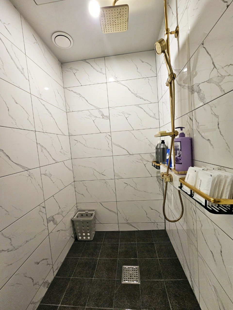 도화동 한국관리사 마사지샵 테라피하라의 쾌적한 관리실 내부 모습