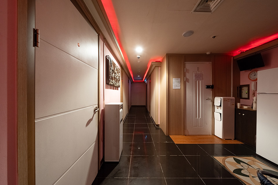 태국마사지 서비스가 제공되는 중동 럭키데이 매장 내부 사진