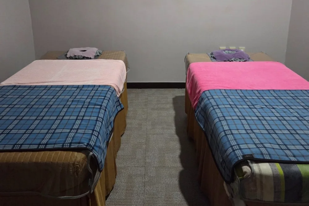 석우동 한국관리사 마사지샵 수아로마테라피의 쾌적한 관리실 내부 모습