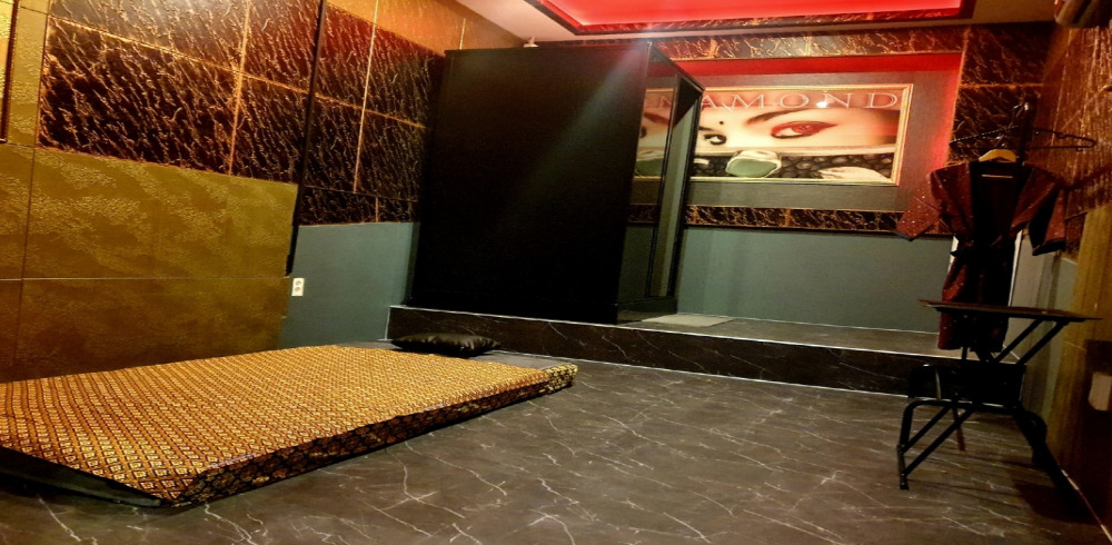 태국마사지 서비스가 제공되는 조례동 킹테라피 매장 내부 사진