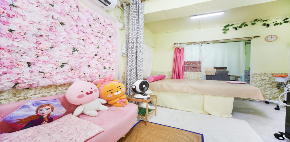 망우역,양원역 주변 에스테틱 추천 매장 더쉼피부샵의 전체적인 인테리어 모습